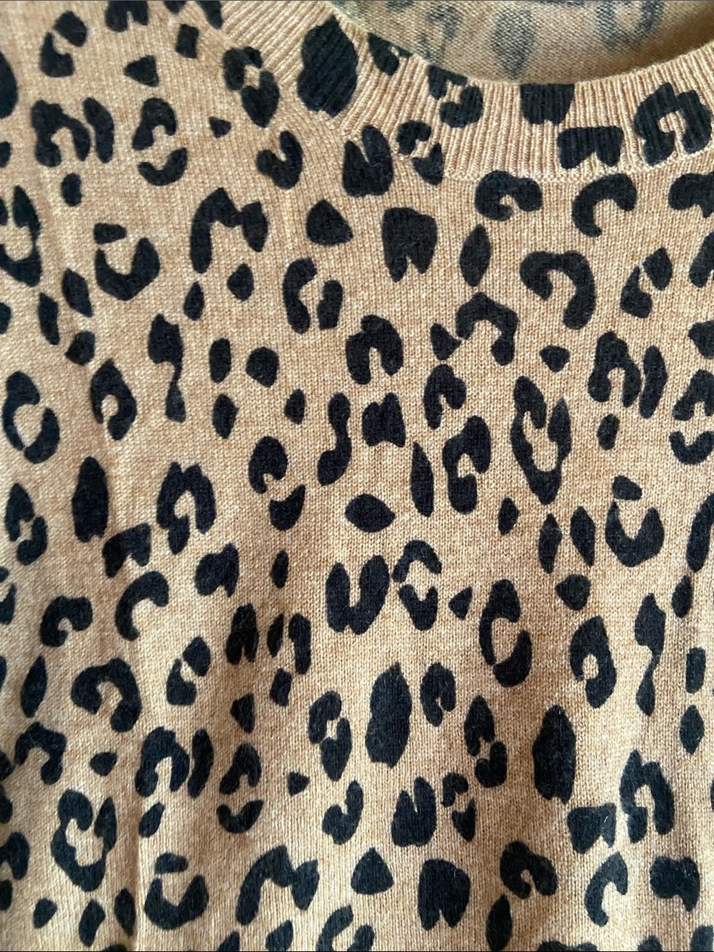 J. Crew 100% Cashmere Leopard Print Crewneck Sweater Like New M - Picture 4 of 7
